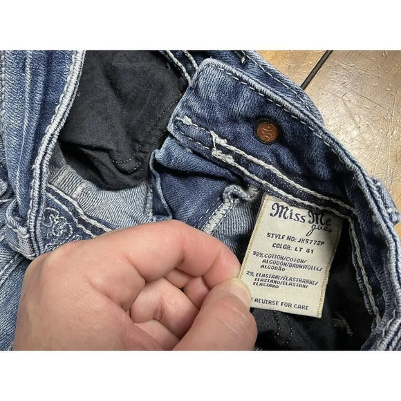 Miss Me Jeans Girls 10 Capri Medium Wash Light Fade JK5772P Cross Stitched - Picture 6 of 12